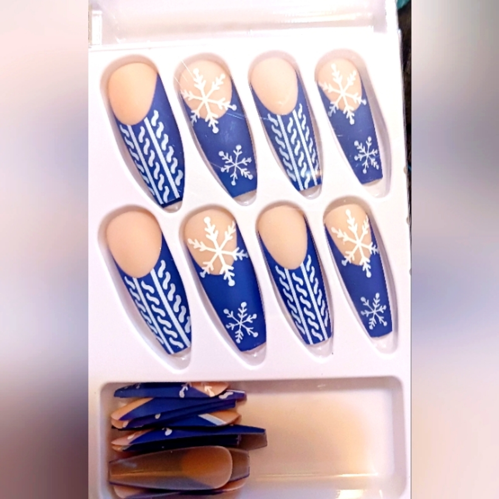 Blue xmas nails